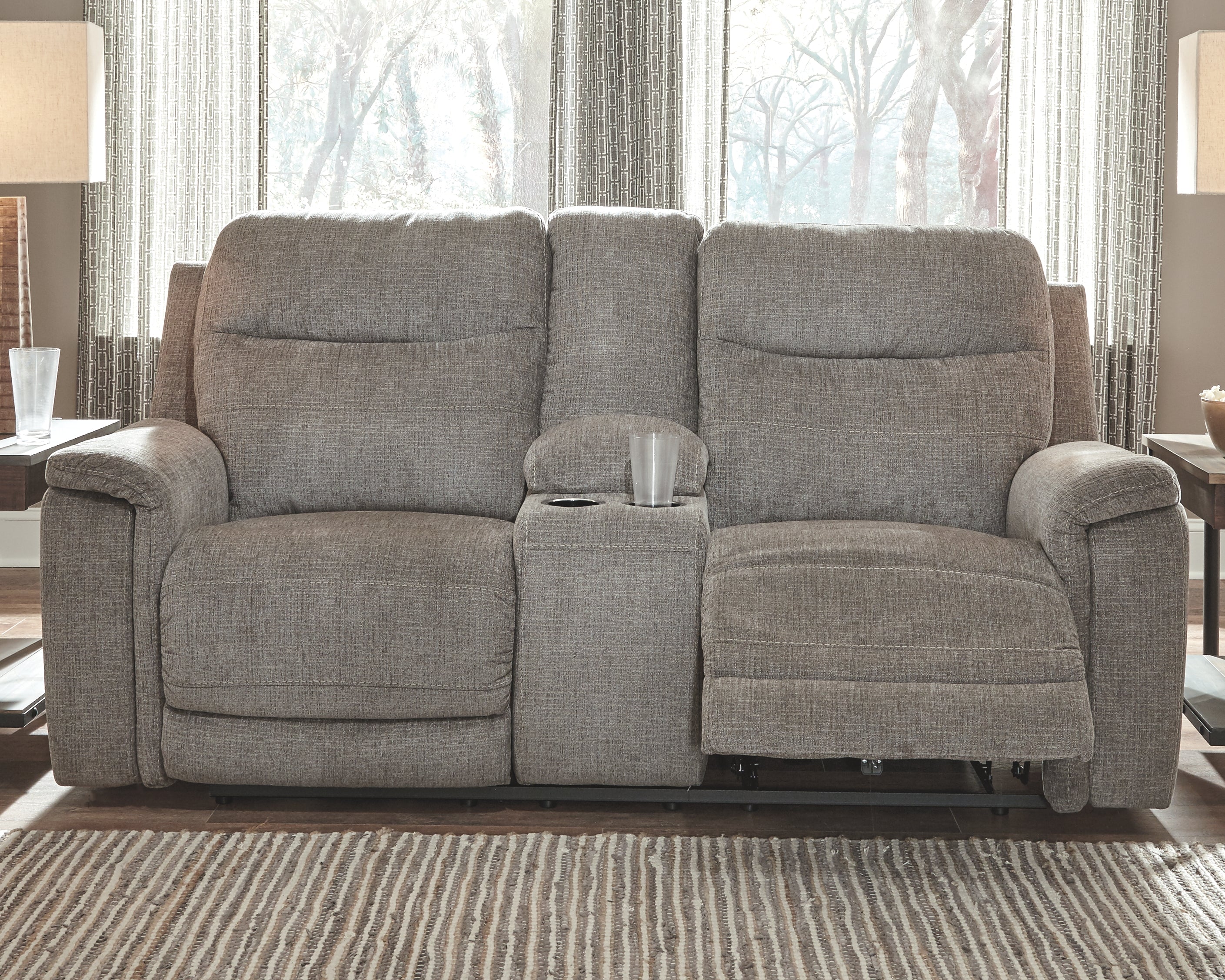 Mouttrie Signature Design by Ashley Loveseat