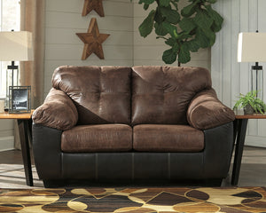 Gregale Signature Design by Ashley Loveseat