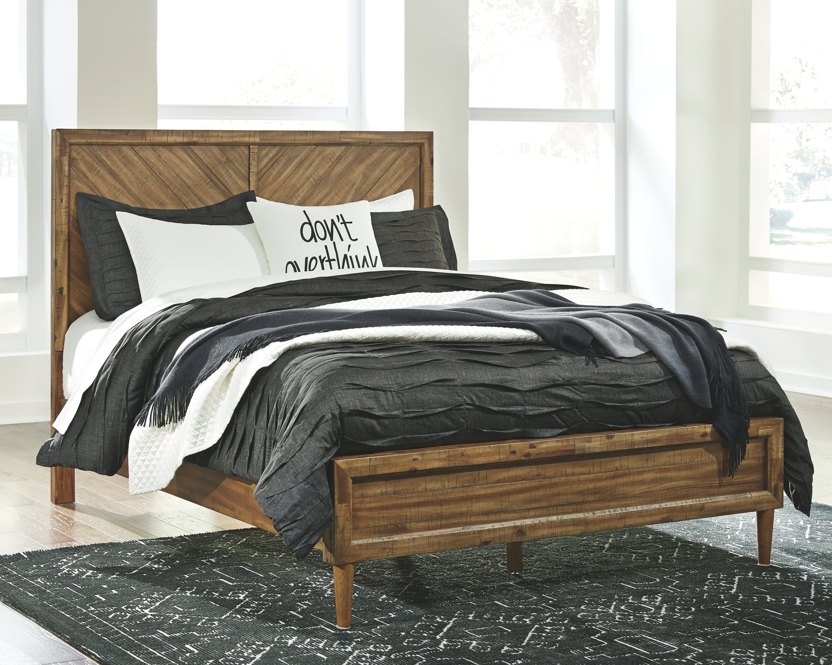 Broshtan Signature Design by Ashley Queen Panel Bed