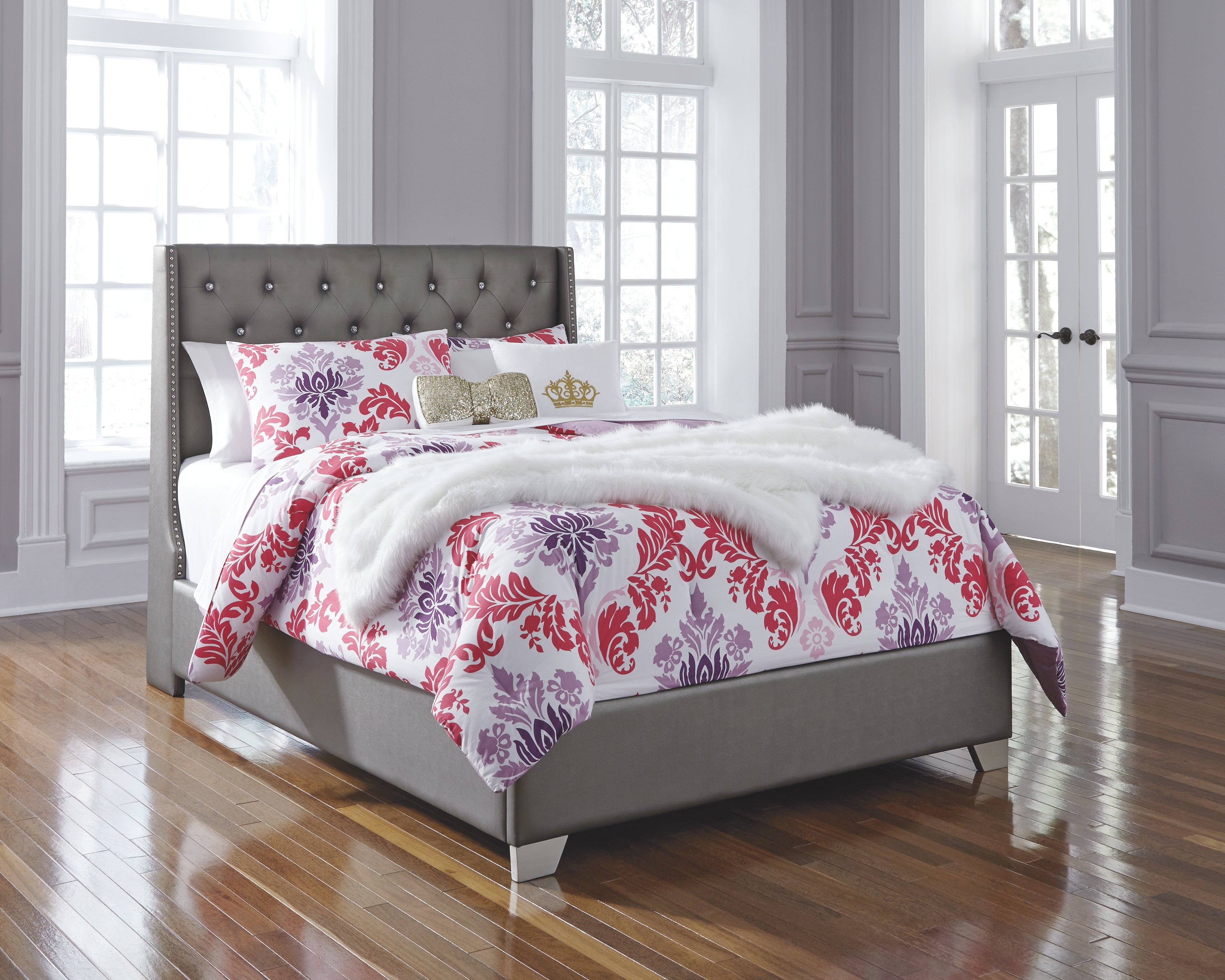 Coralayne Signature Design by Ashley Bed