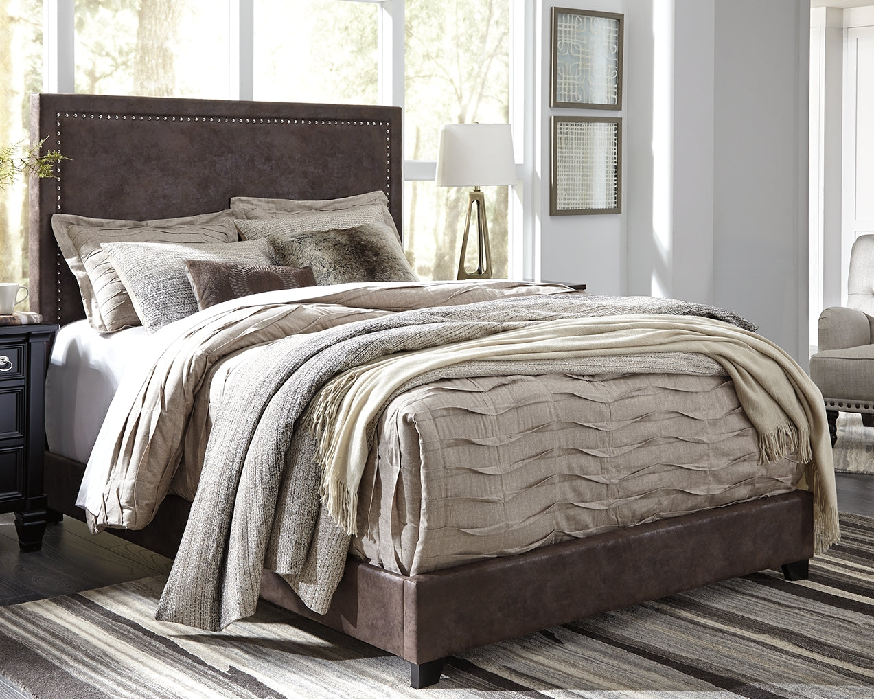 Dolante Signature Design by Ashley Upholstered Bed