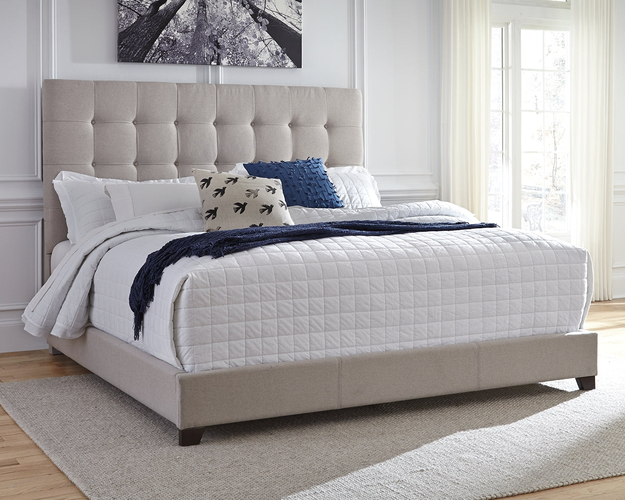 Dolante Signature Design by Ashley Upholstered Bed