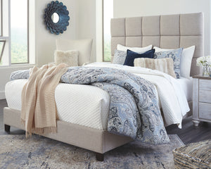 Dolante Signature Design by Ashley Upholstered Bed