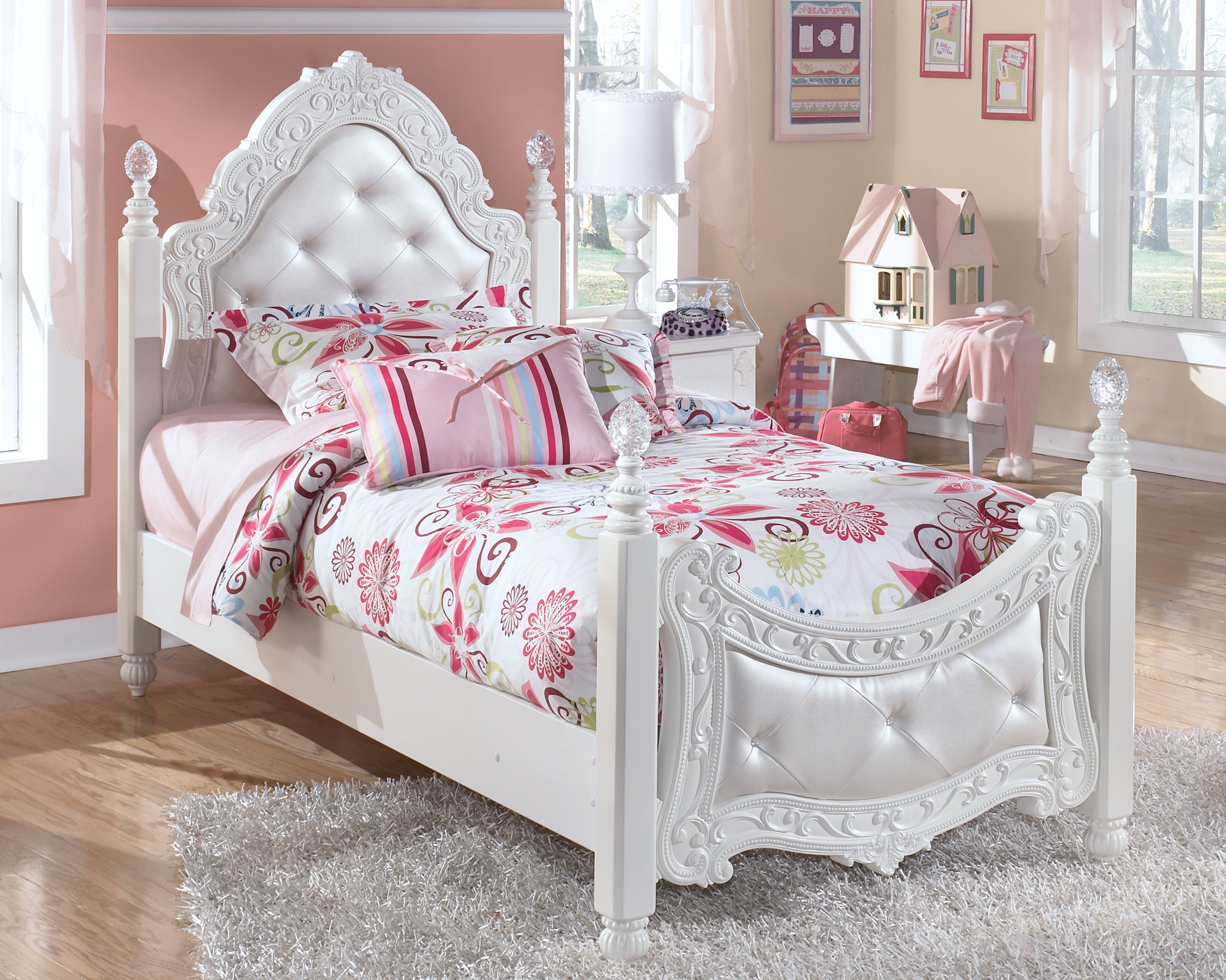 Exquisite Signature Design by Ashley Twin Poster Bed