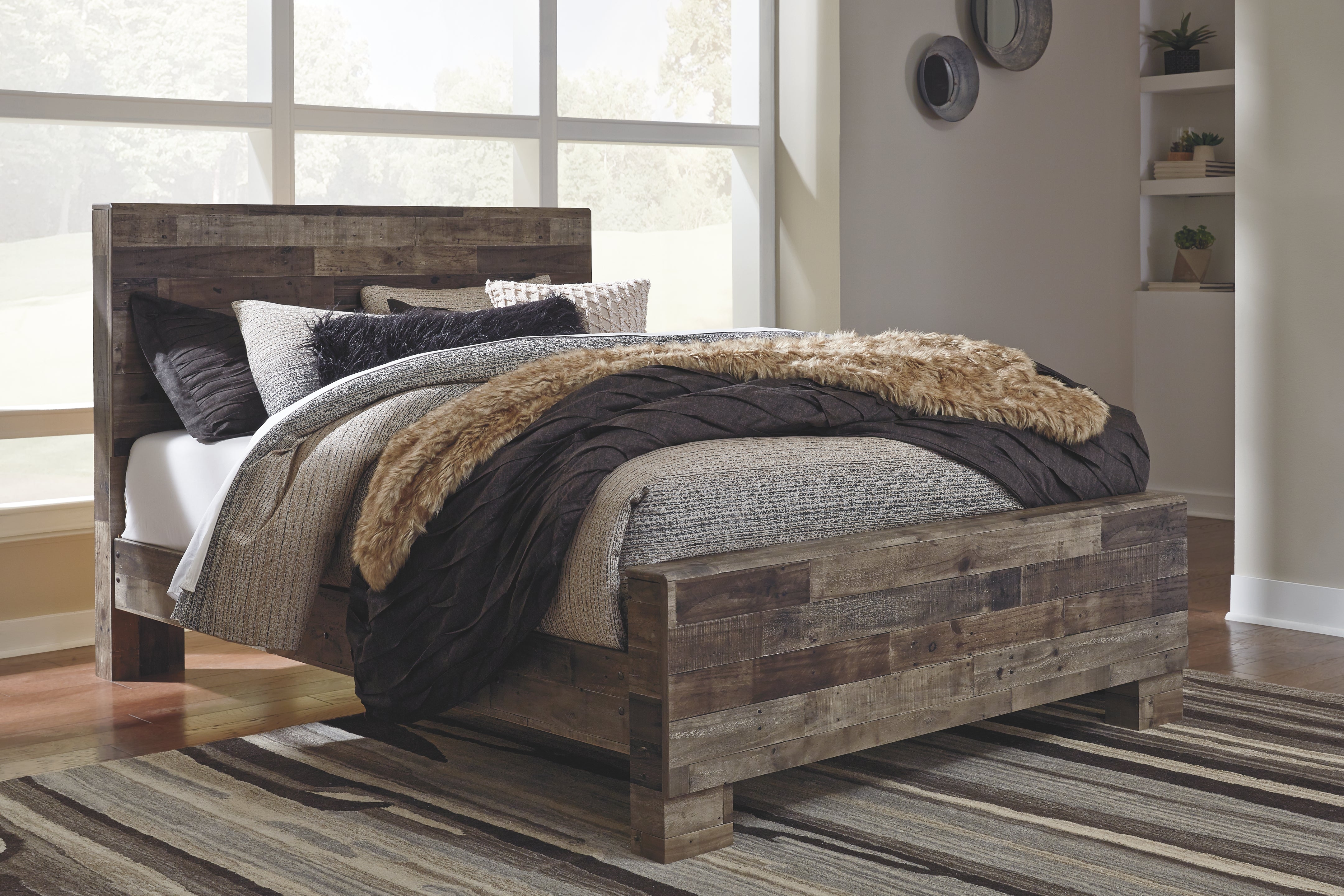 Derekson Benchcraft Queen Panel Bed