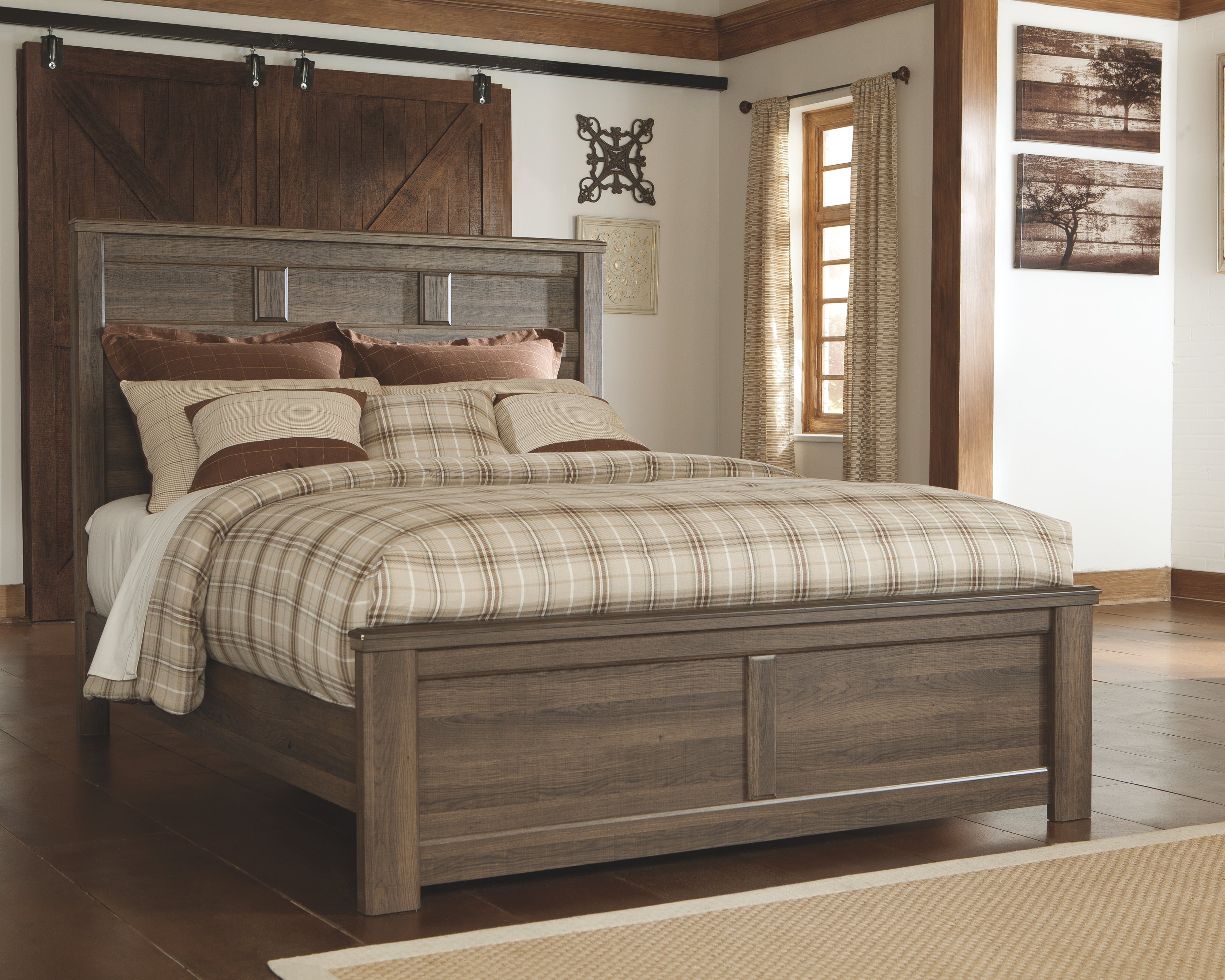 Juararo Signature Design by Ashley Queen Panel Bed