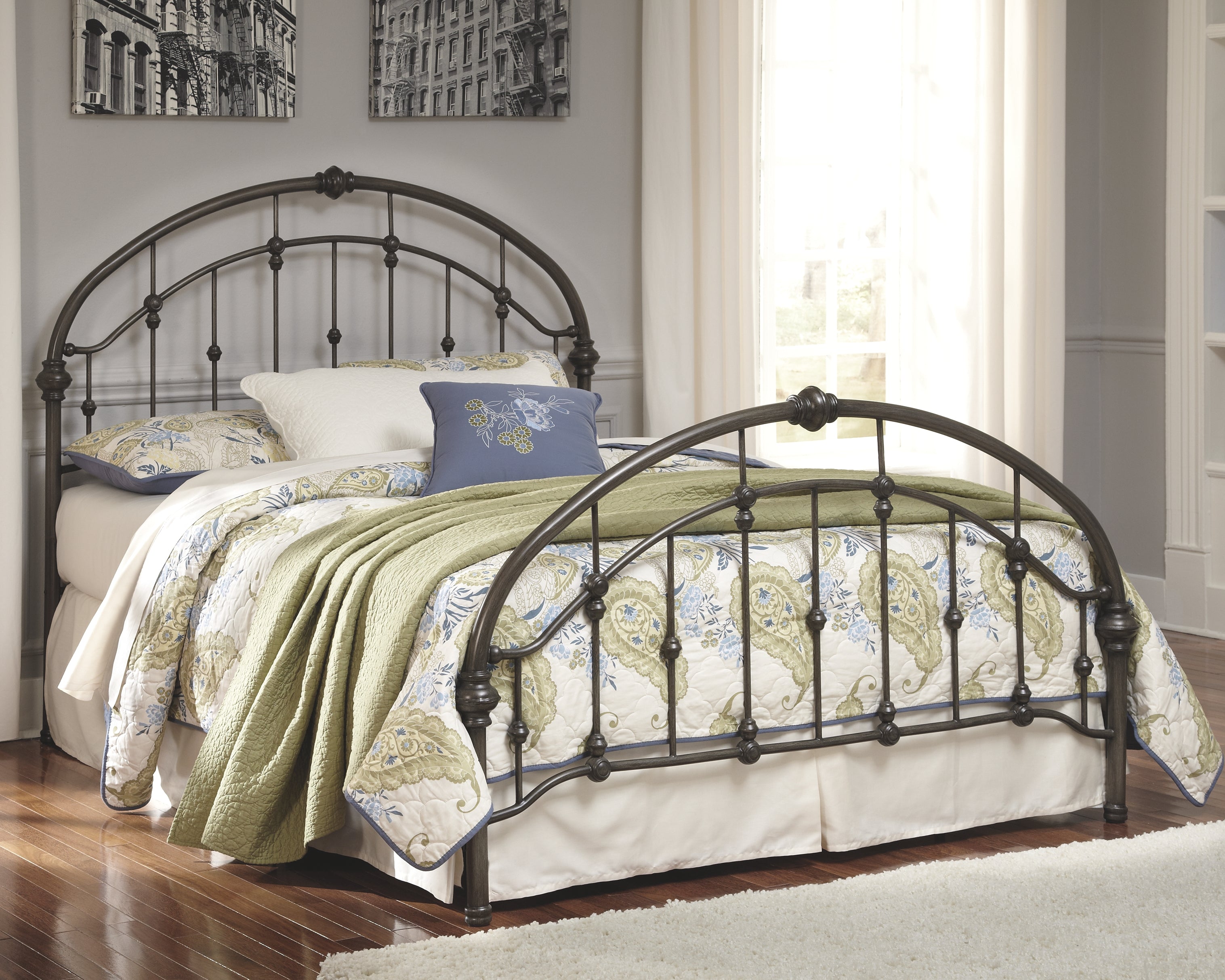 Nashburg Signature Design by Ashley King Metal Bed