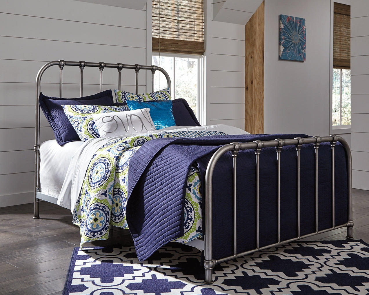 Nashburg Signature Design by Ashley Metal Bed