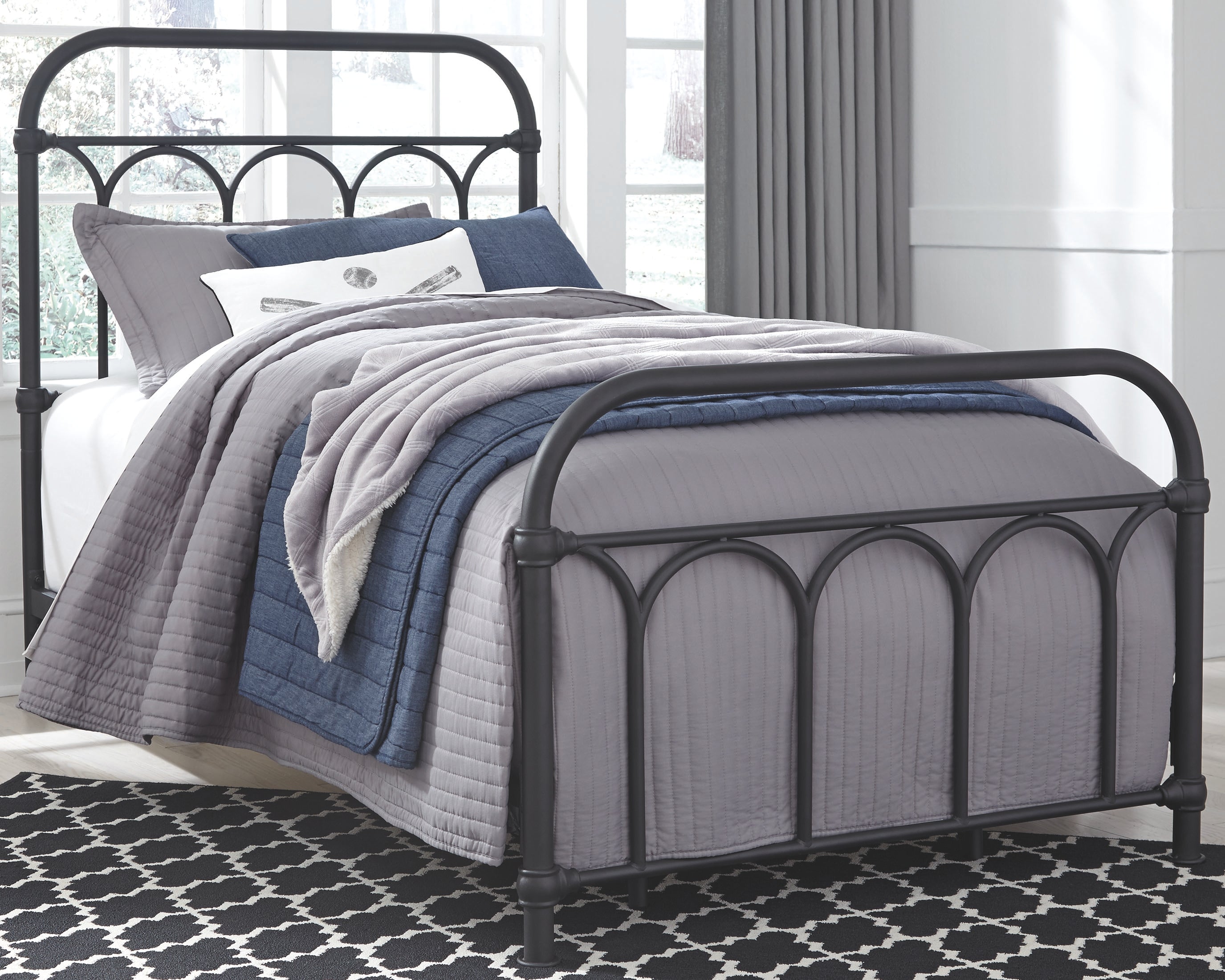 Nashburg Signature Design by Ashley Metal Bed