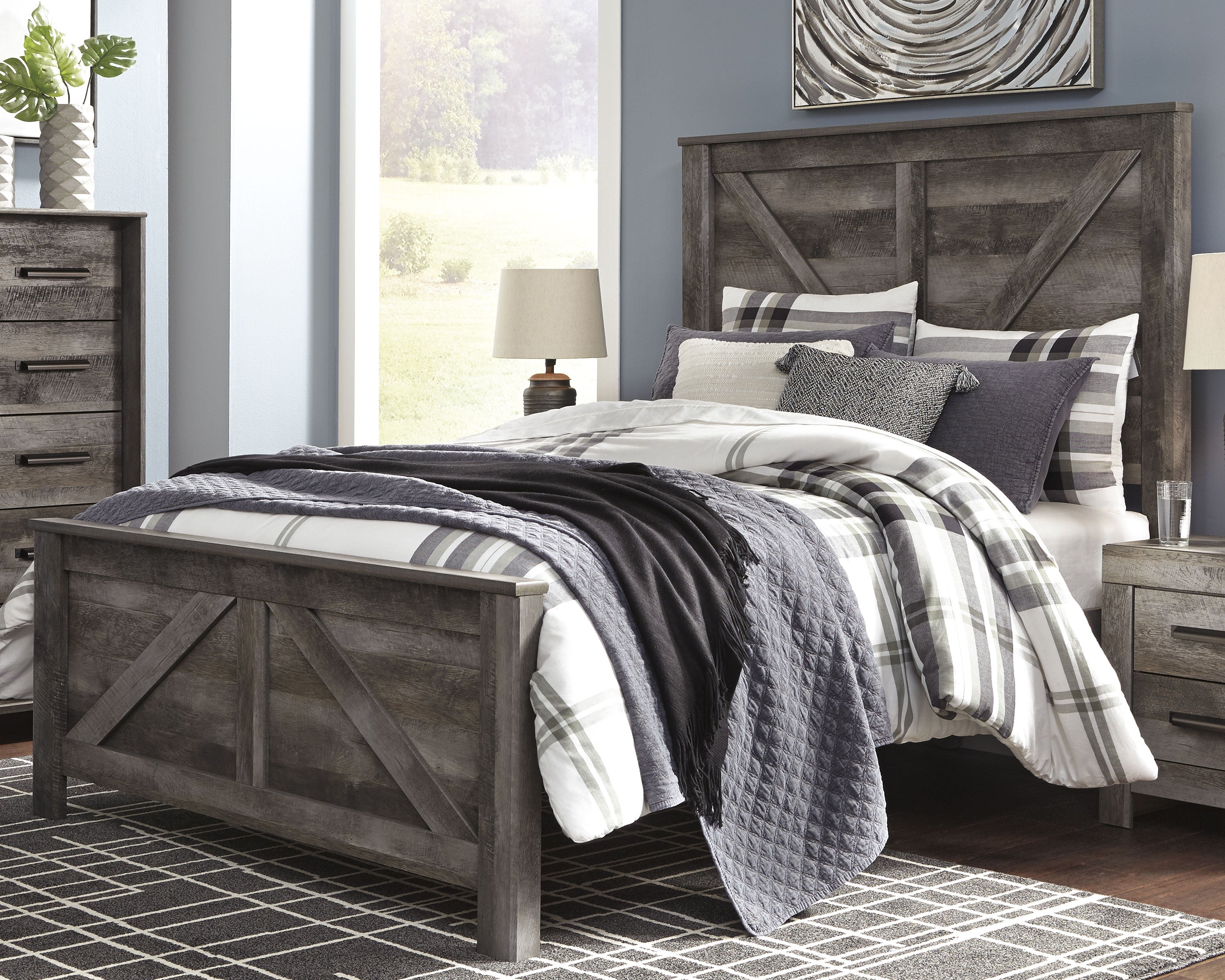 Wynnlow Signature Design by Ashley Queen Crossbuck Panel Bed