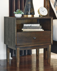 Kisper Signature Design by Ashley Nightstand