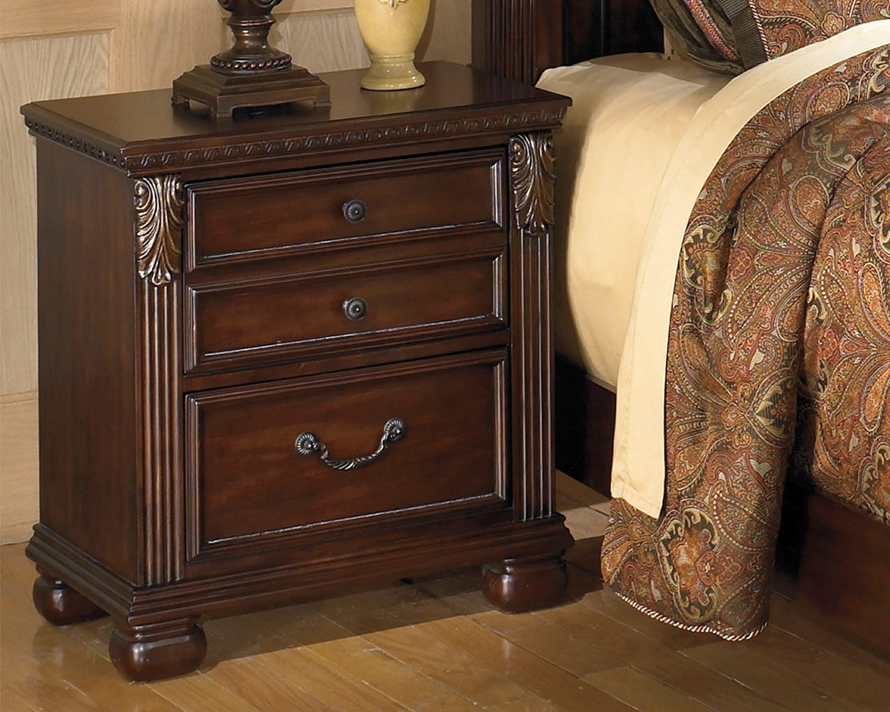 Leahlyn Signature Design by Ashley Nightstand