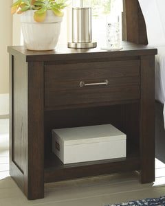 Darbry Signature Design by Ashley Nightstand