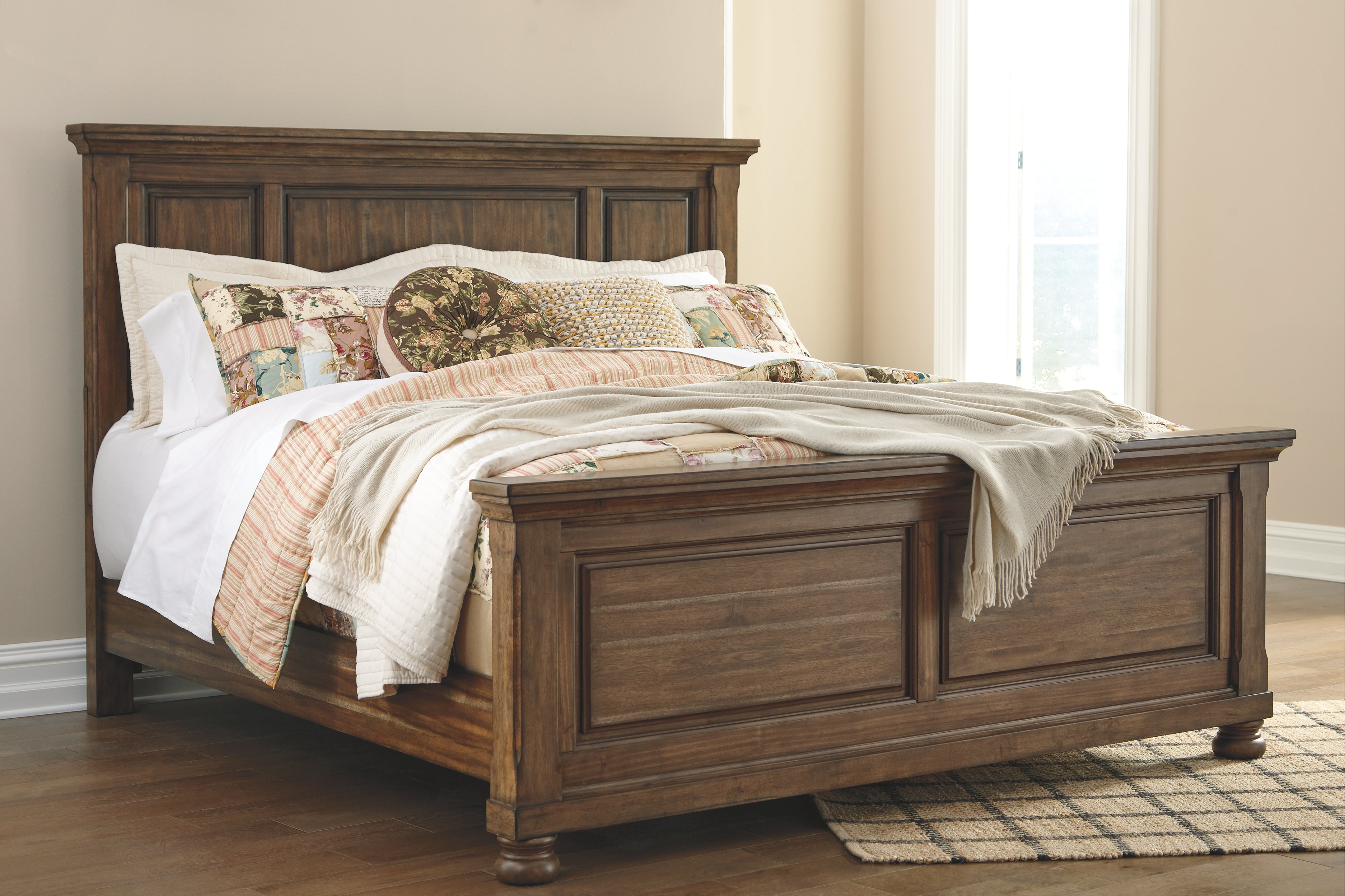 Flynnter Signature Design by Ashley California King Panel Bed