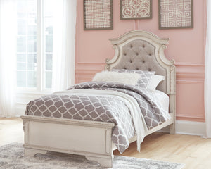 Realyn Signature Design by Ashley Full Panel Bed