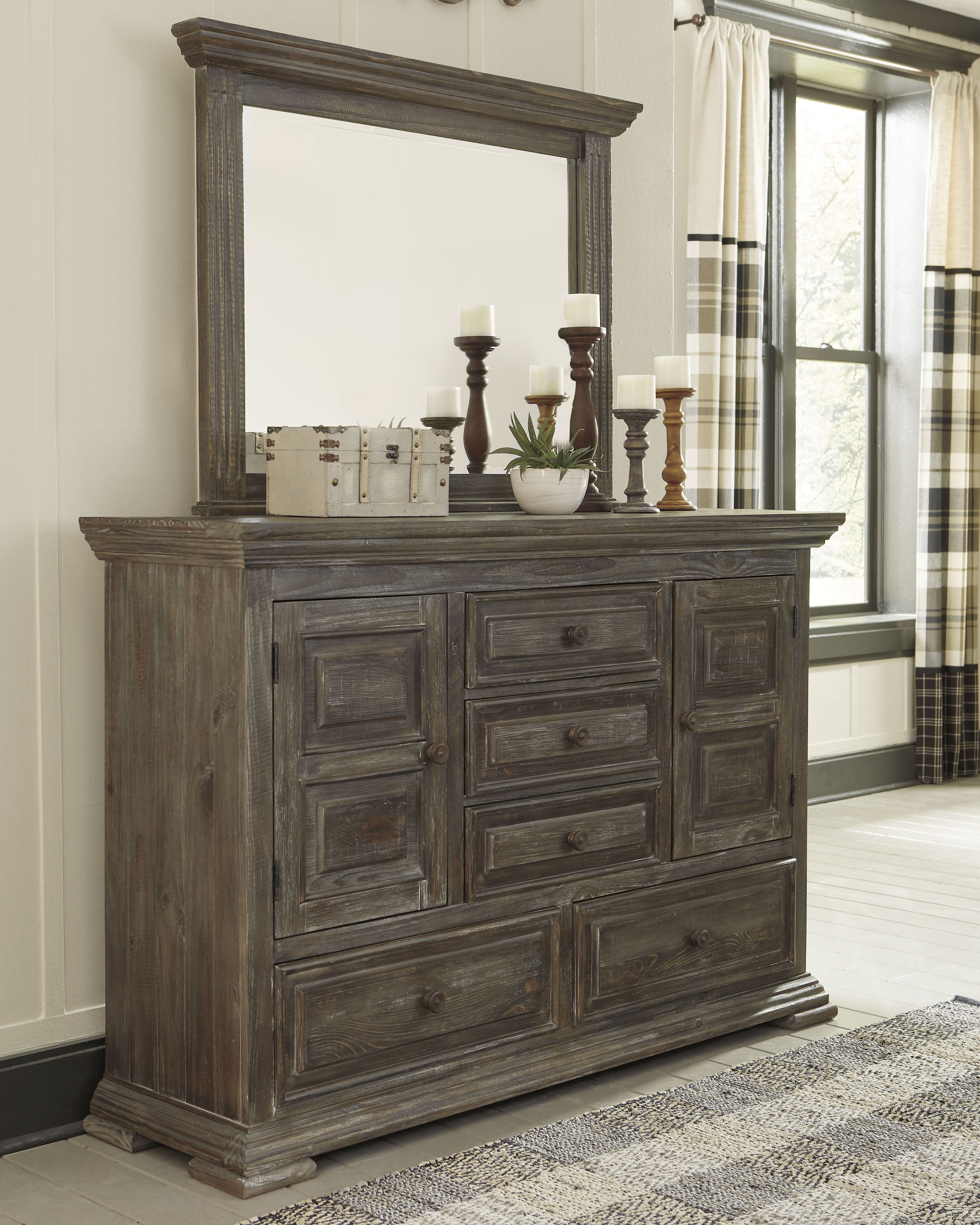 Wyndahl Signature Design by Ashley Dresser and Mirror