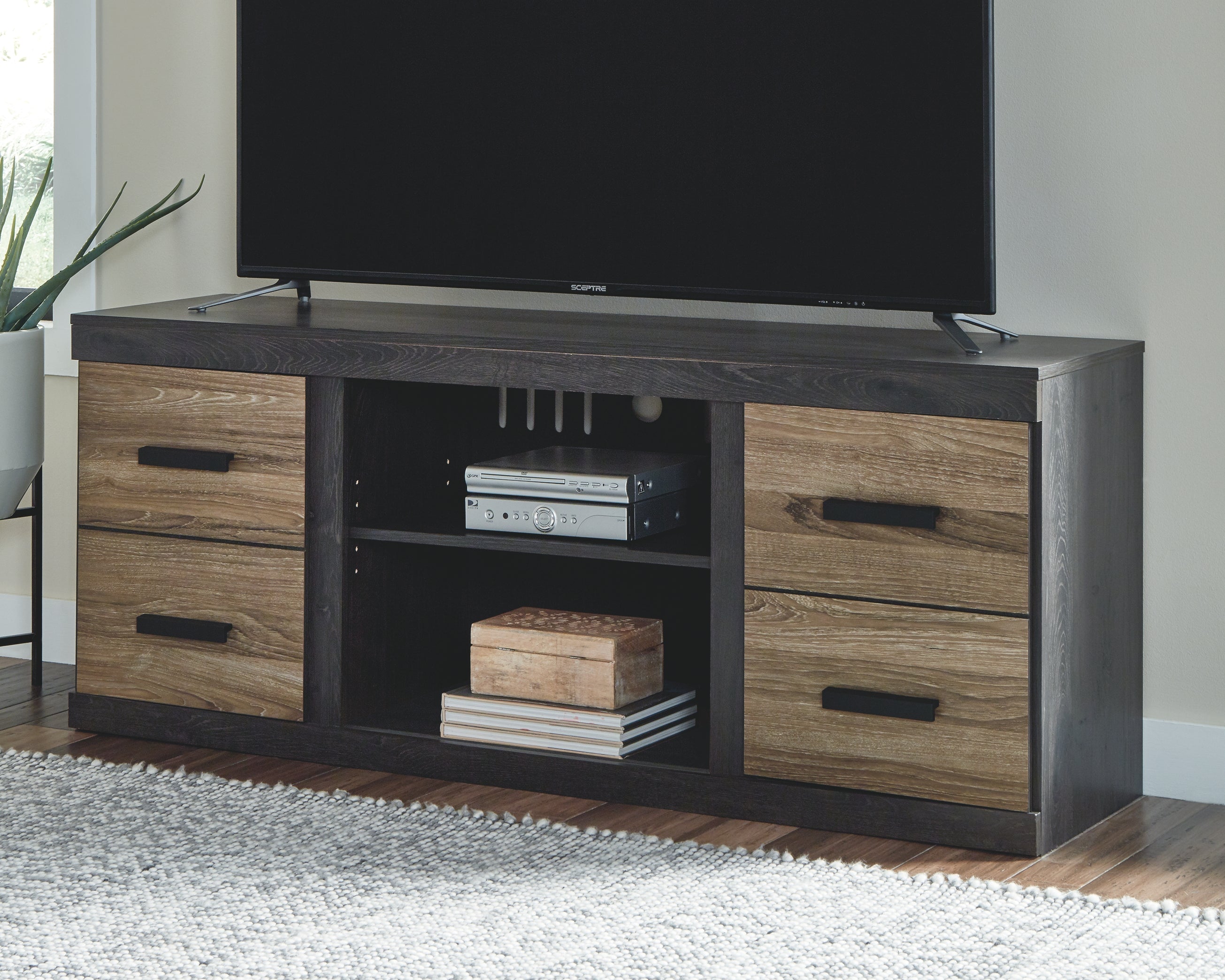 Harlinton Signature Design by Ashley TV Stand