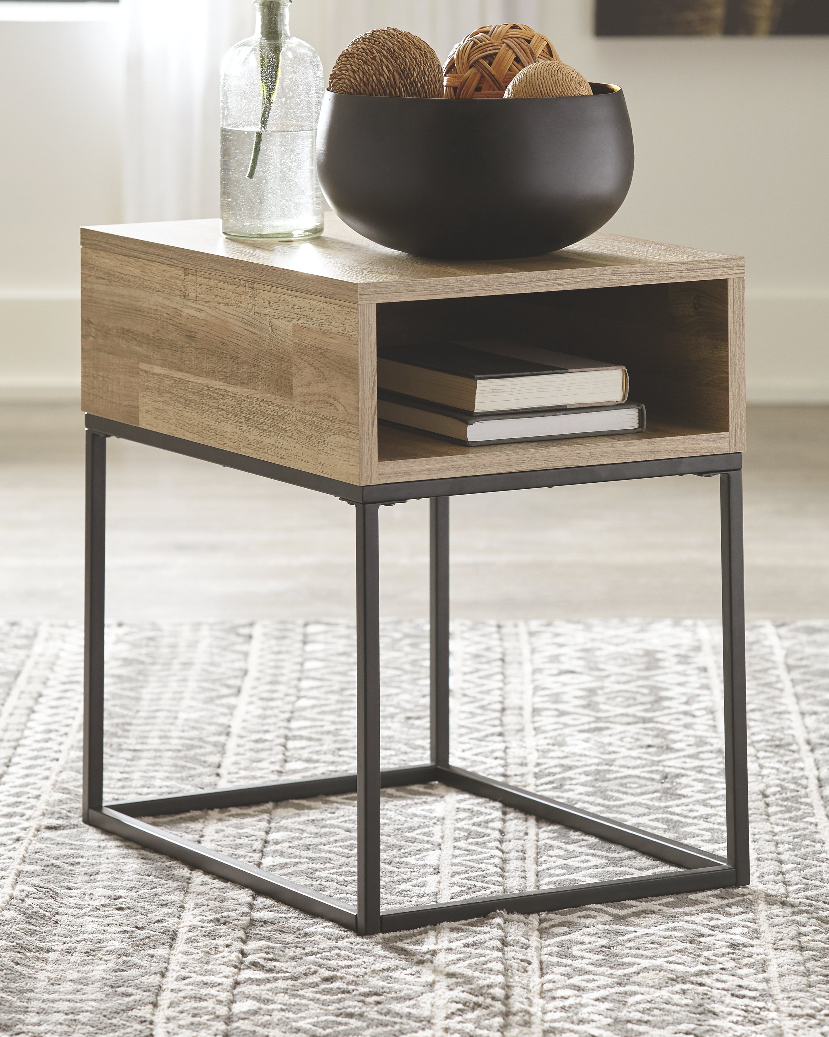 Gerdanet Signature Design by Ashley End Table